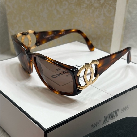 LS 🔥Authentic Beautiful CHANEL COCO MARK SUNGLASSES - Picture 3 of 9